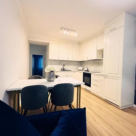 3 Bedrooms Premium Bella White For 8 Guests With Ac And Underground Parking Rzeszow Exterior photo