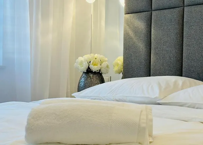 3 Bedrooms Premium Bella White For 8 Guests With Ac And Underground Parking