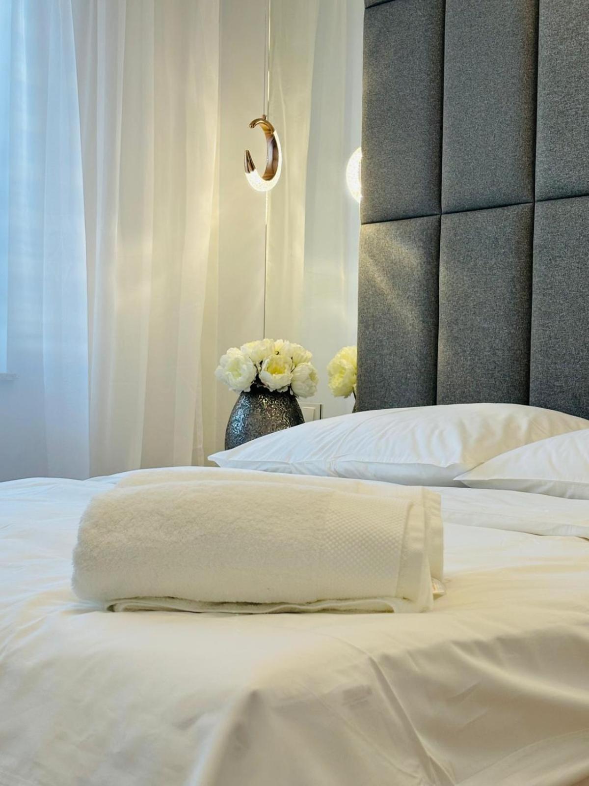 3 Bedrooms Premium Bella White For 8 Guests With Ac And Underground Parking Apartment *