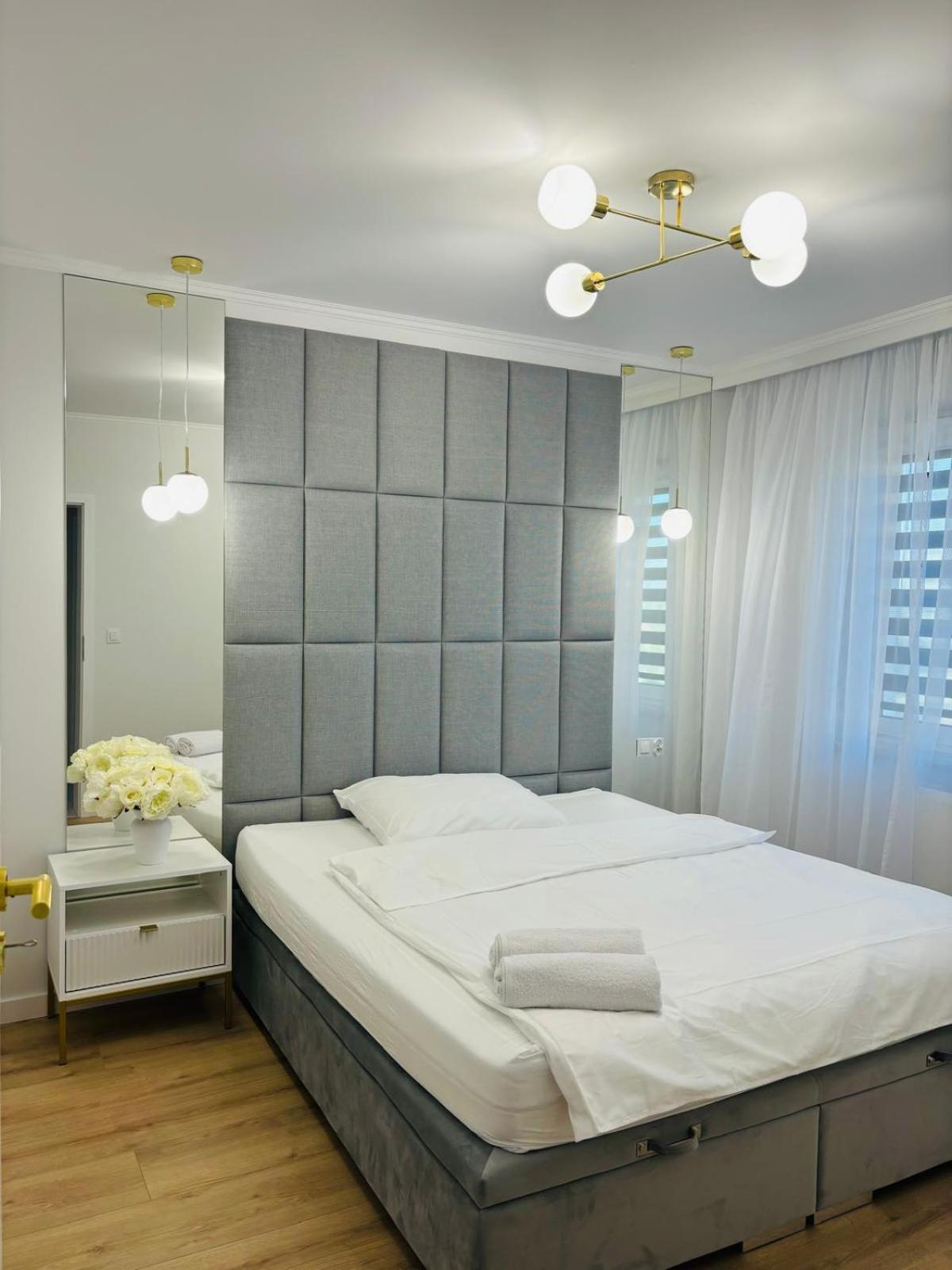 3 Bedrooms Premium Bella White For 8 Guests With Ac And Underground Parking Rzeszow