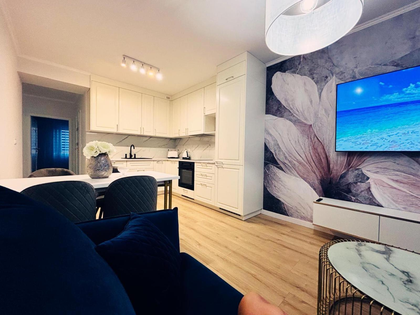 3 Bedrooms Premium Bella White For 8 Guests With Ac And Underground Parking * Rzeszow