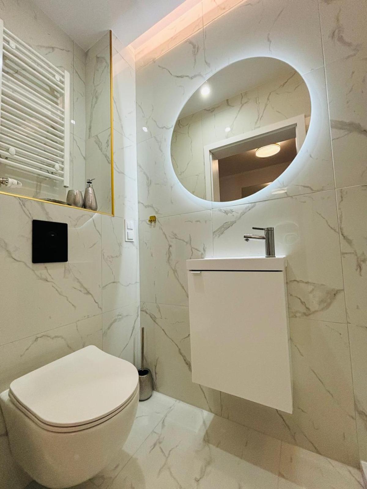 3 Bedrooms Premium Bella White For 8 Guests With Ac And Underground Parking Apartment Rzeszow