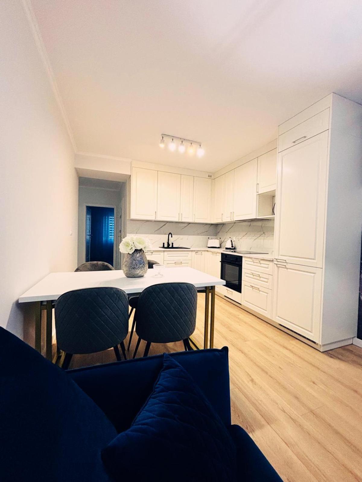 Apartment 3 Bedrooms Premium Bella White For 8 Guests With Ac And Underground Parking Rzeszow