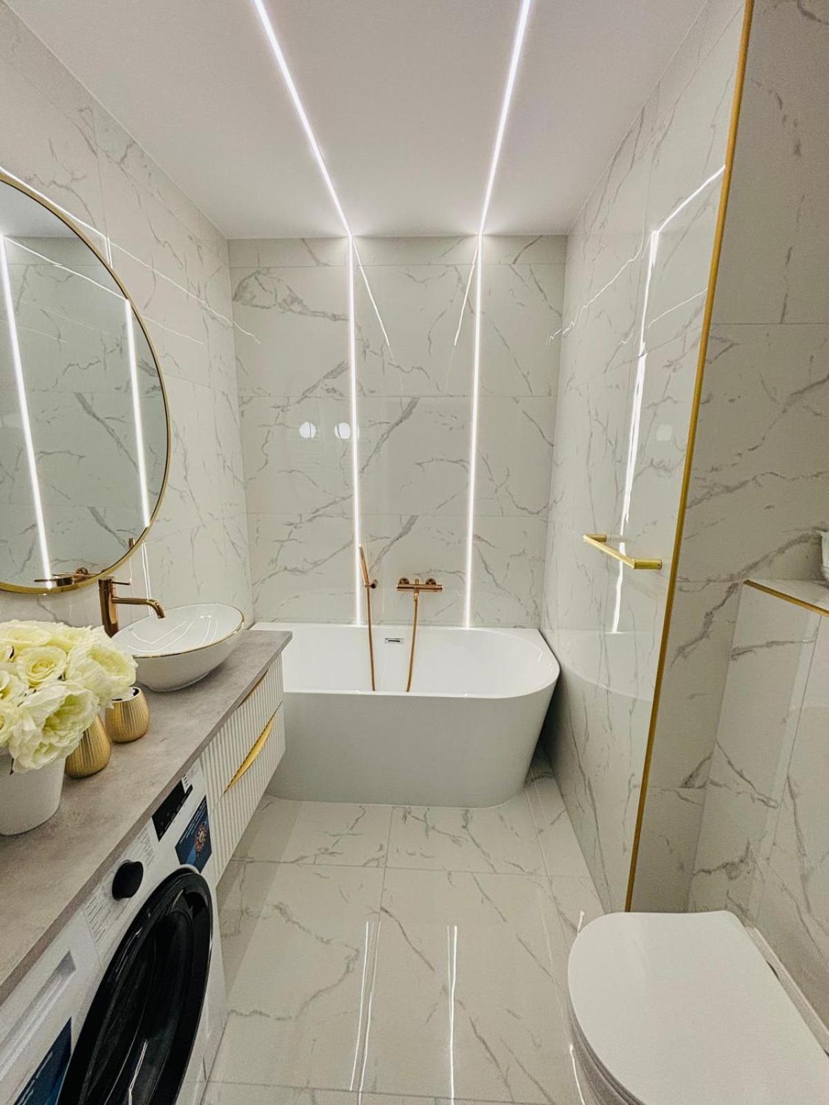 3 Bedrooms Premium Bella White For 8 Guests With Ac And Underground Parking Apartment