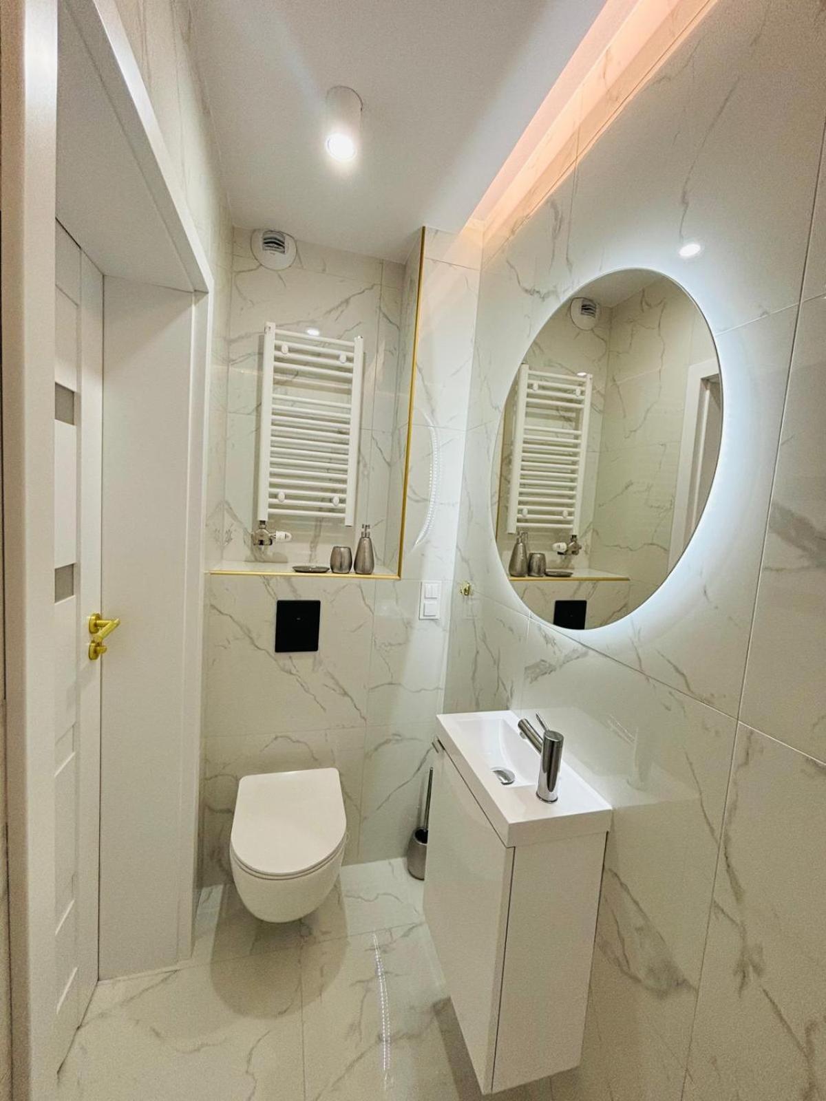 3 Bedrooms Premium Bella White For 8 Guests With Ac And Underground Parking Rzeszow