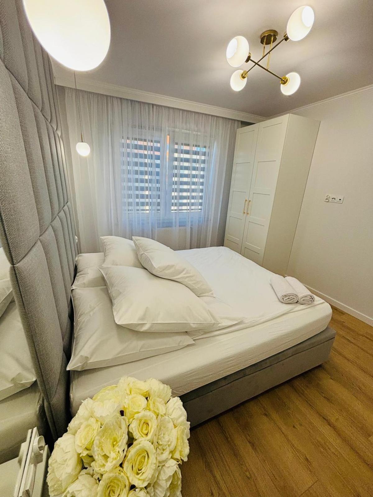 3 Bedrooms Premium Bella White For 8 Guests With Ac And Underground Parking * Rzeszow