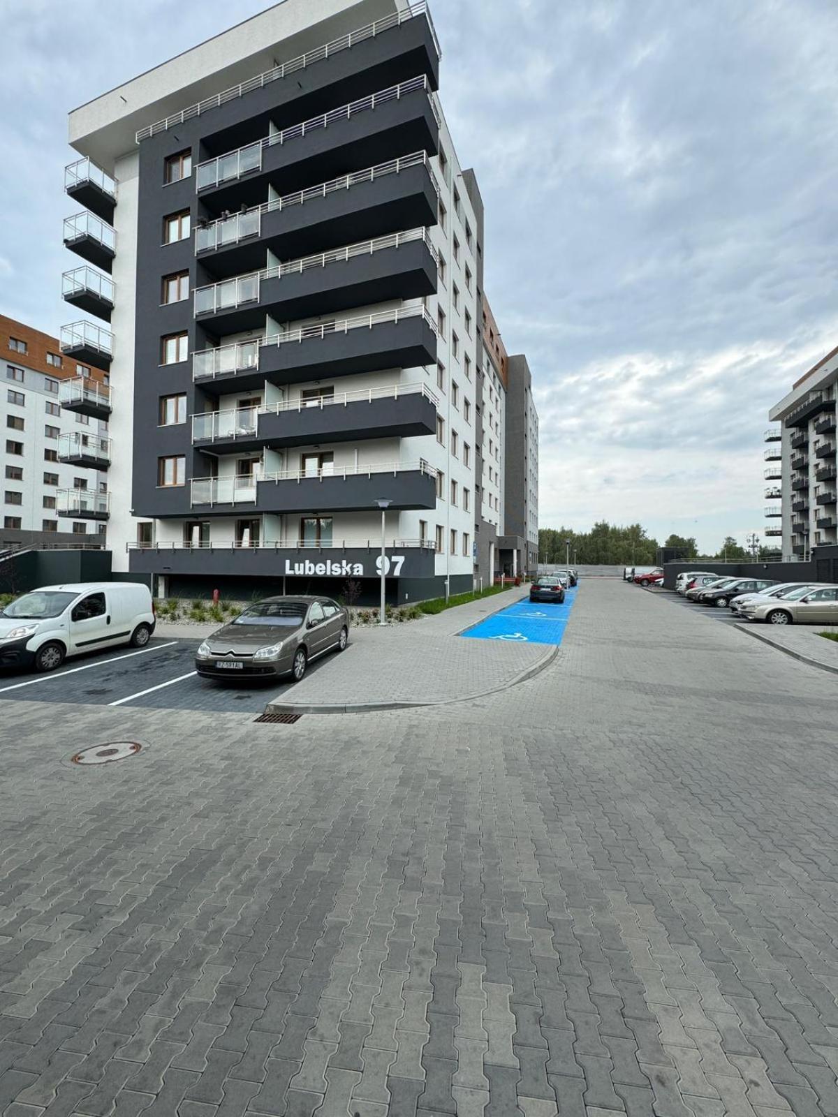 3 Bedrooms Premium Bella White For 8 Guests With Ac And Underground Parking Apartment